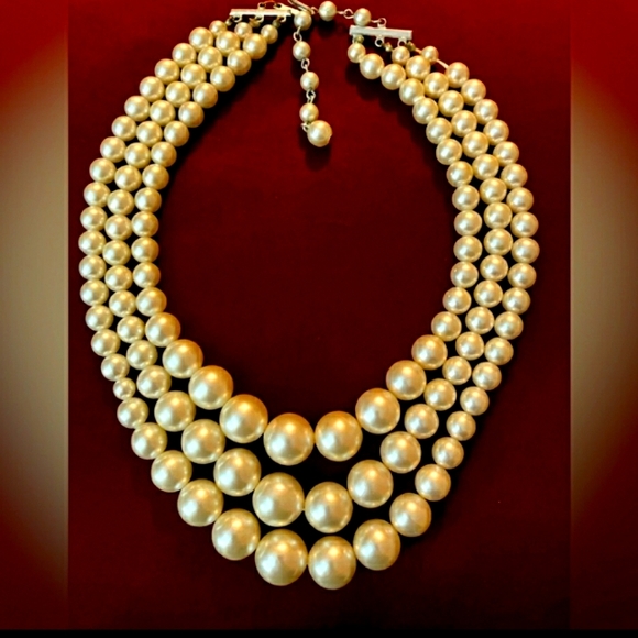 triple strand graduated pearl necklace - Picture 1 of 7